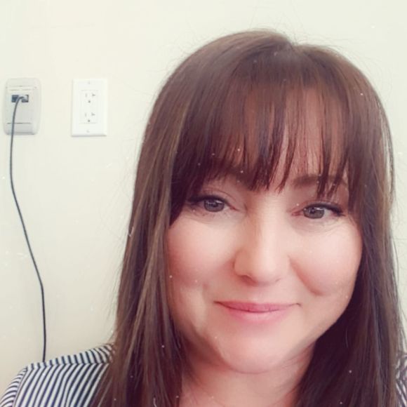 Meet your Posher, Laura - Picture 1 of 2